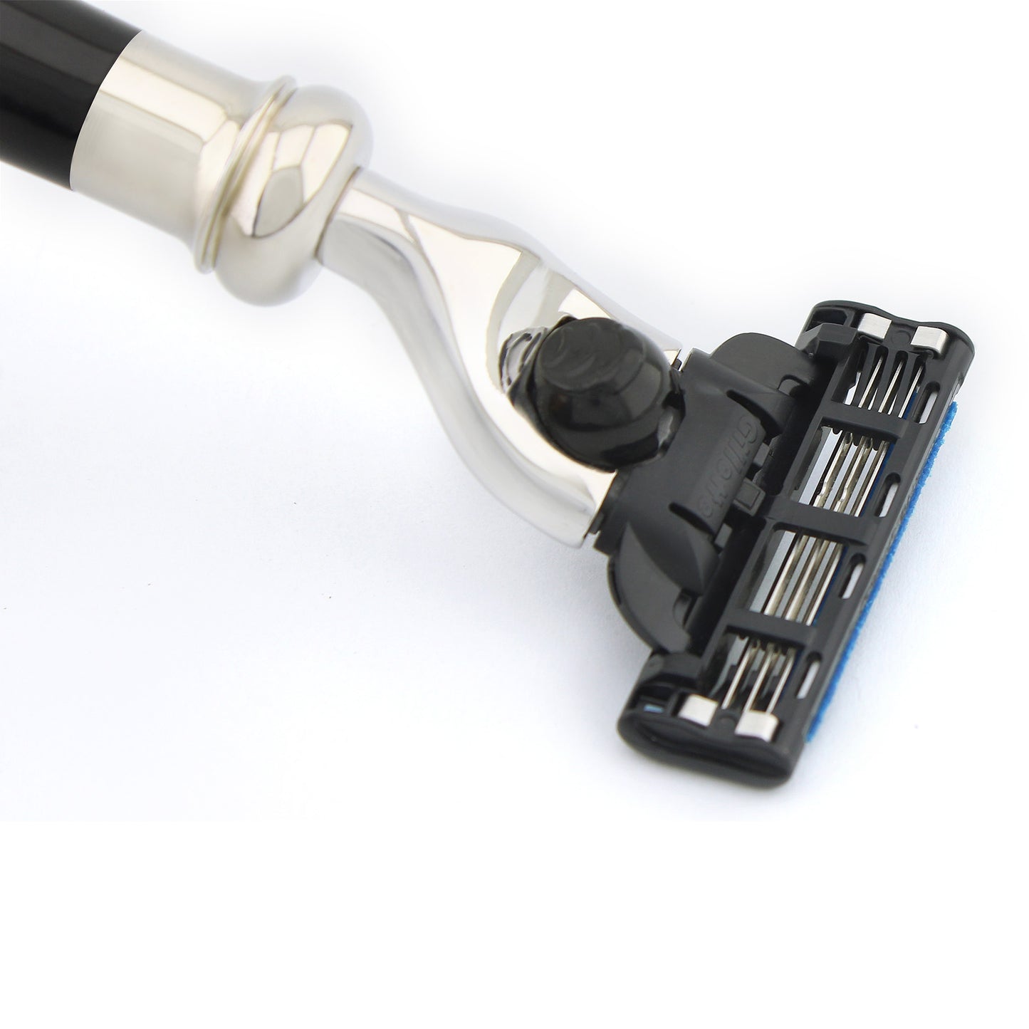 Small 3 Edge Razor Crafted for Easy Handling