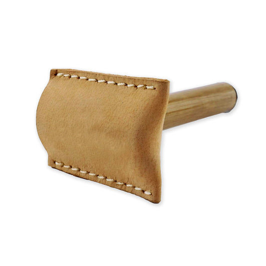 Brown leather DE razor case for safe daily storage and travel protection