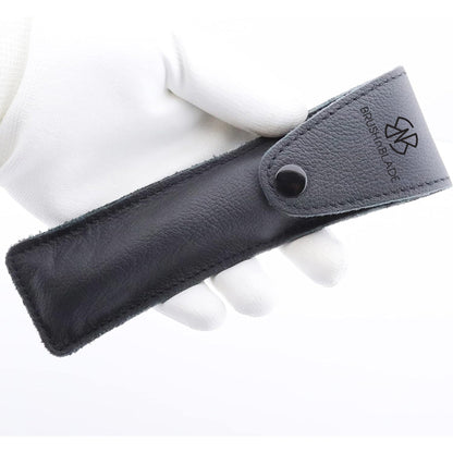 Compact leather razor holder for travel use