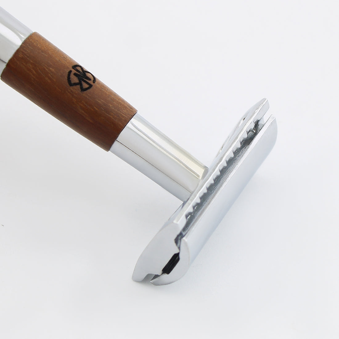 Black & Chrome Double Edge Safety Razor with Leather Pouch