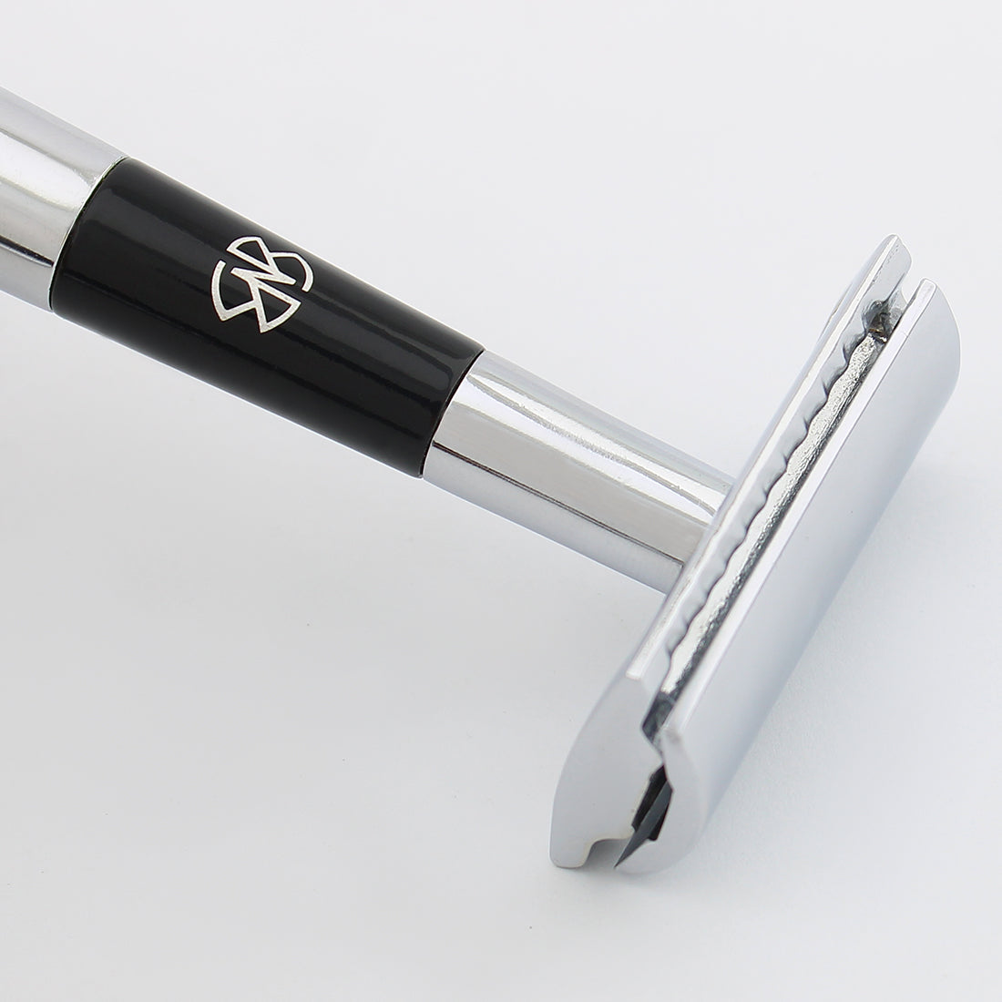 Black & Chrome Double Edge Safety Razor with Leather Pouch